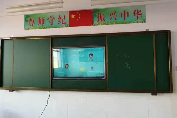 FVASEE ajuda a escola Gaoxin Xinwei a inovar salas de aula inteligentes